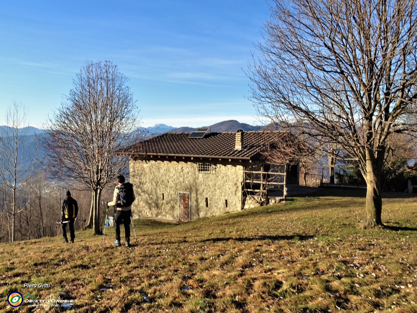 83 Discendiamo tra betulle alla Stalla Galuf (Stalla Galuppi) - 900 m.JPG